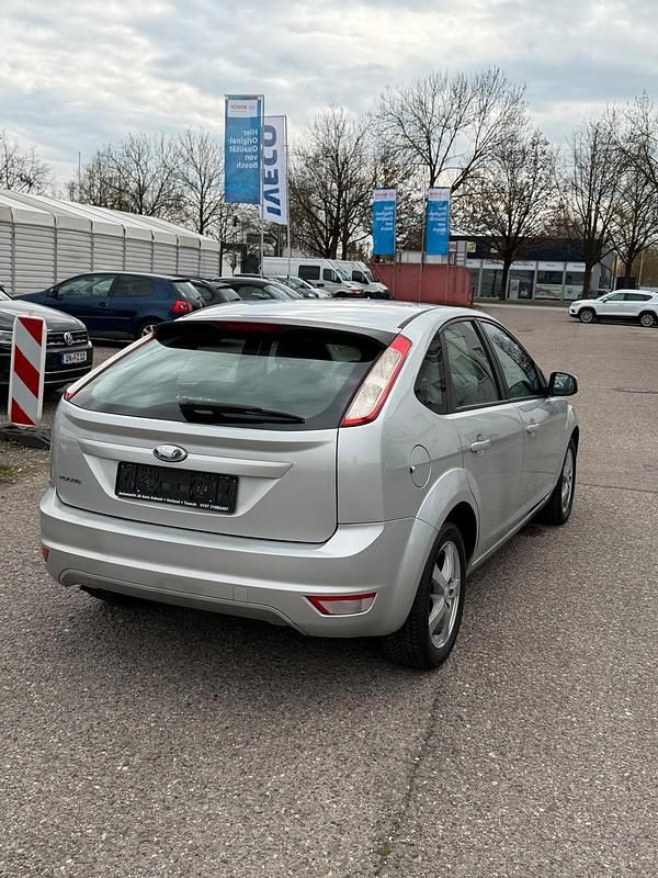 Używany Ford Focus 100 KM (73 kW) 2008 Srebrny Kombi