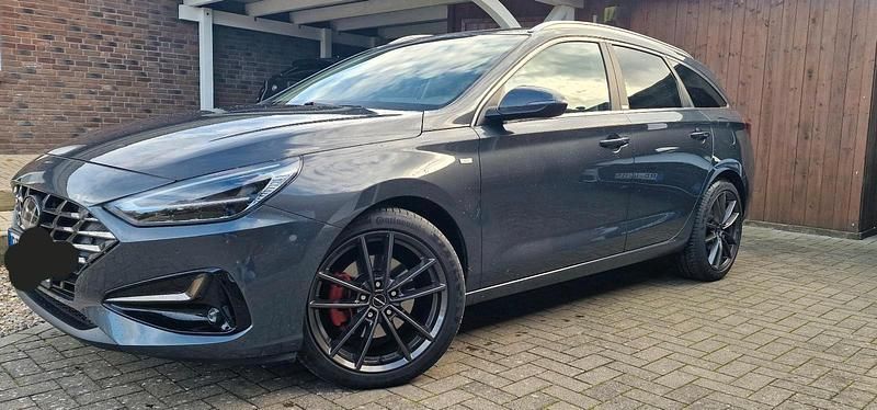 Grau Gebraucht 2023 Hyundai i30 Kombi | 16.800 € (Guter Preis) - Bild 1/4