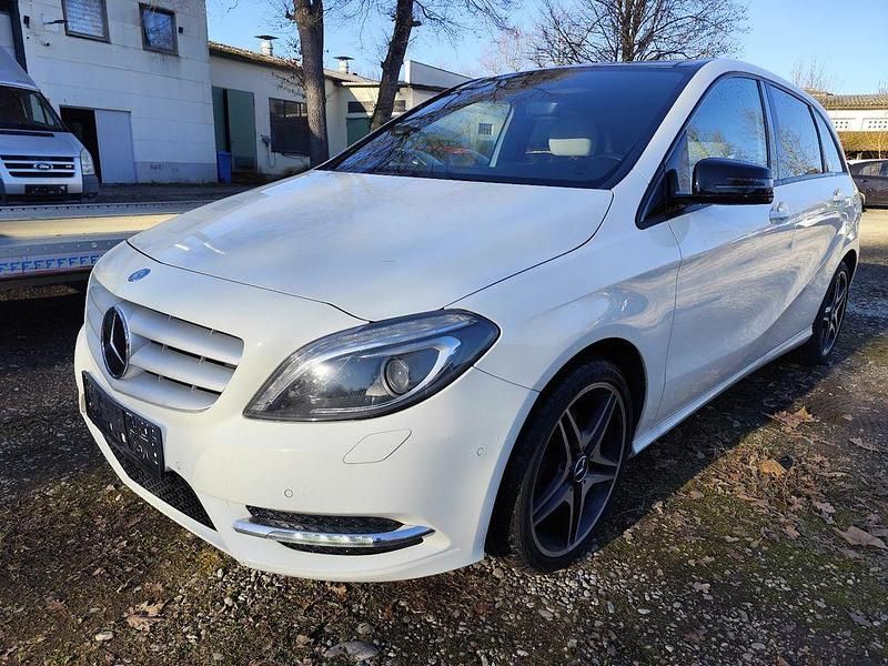 Weiß Gebraucht 2013 Mercedes B220 AMG Van / Kleinbus | 8.500 € (Superpreis) - Bild 1/4
