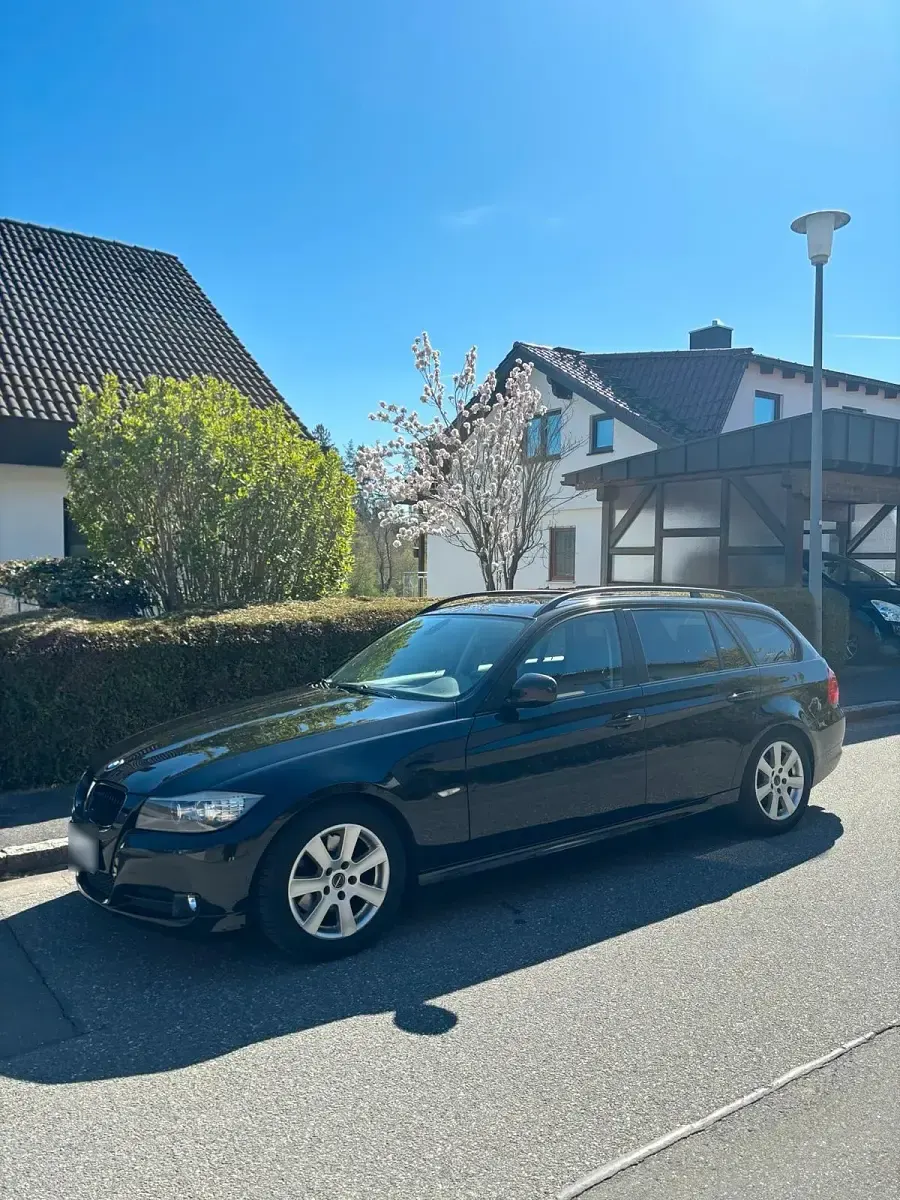 Gebraucht BMW 318 145 PS (106 kW) 2009 Schwarz Kombi