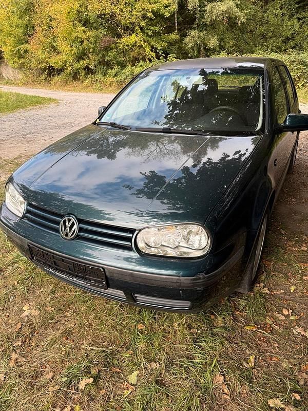 Grün Gebraucht 2002 VW Golf IV Limousine | 900 € (Superpreis) - Bild 1/4