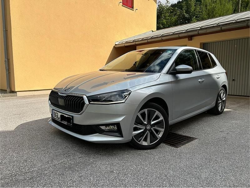 Grau Gebraucht 2022 Skoda Fabia Style Kleinwagen | 14.990 € (Guter Preis) - Bild 1/4