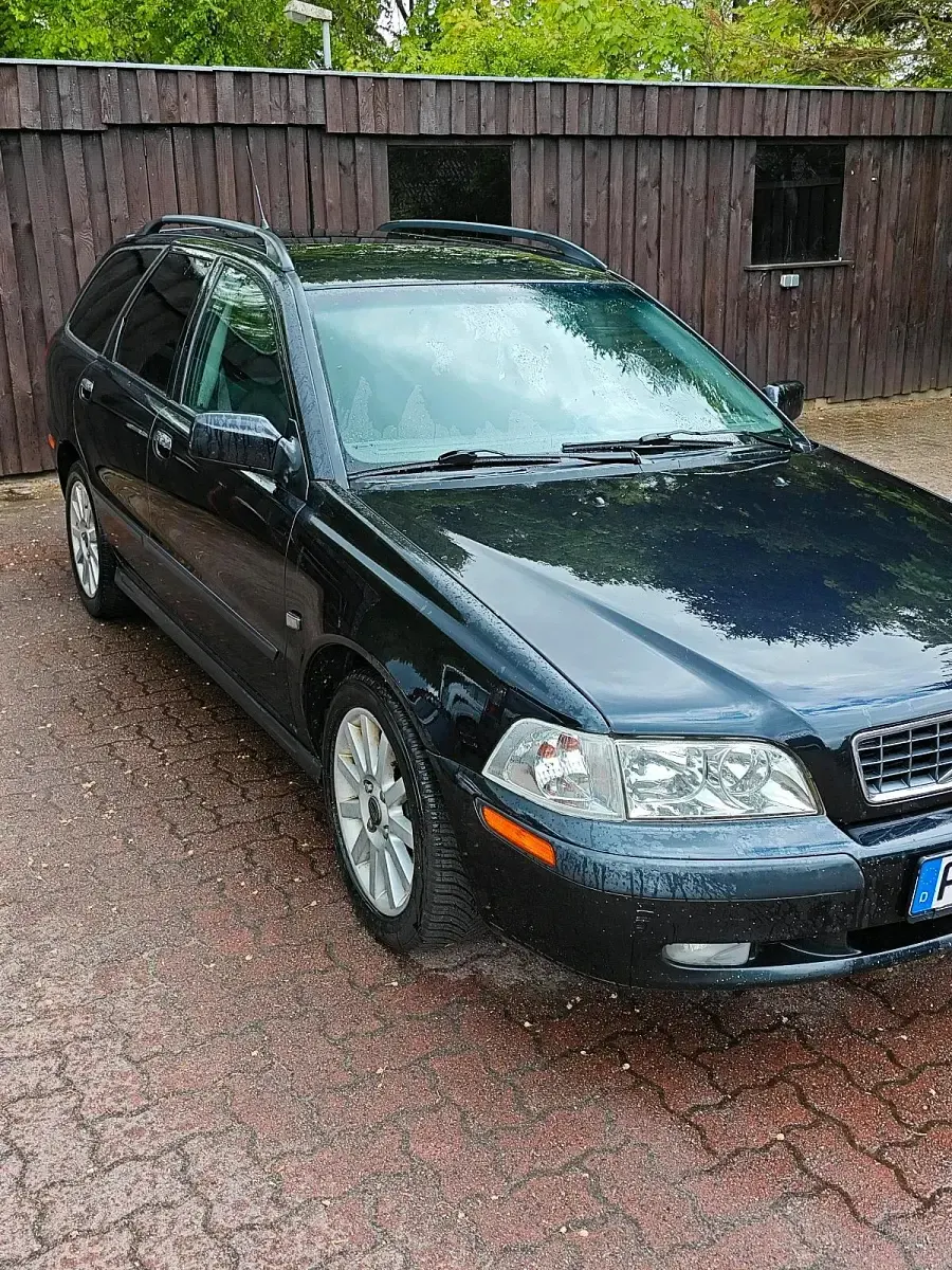 Brugt Volvo V40 103 HK (75 kW) 2003 Sort Stationcar