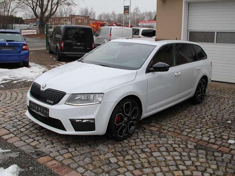 Gebraucht Skoda Octavia RS 230 PS (169 kW) 2016 Moonweiss metallic Kleinwagen