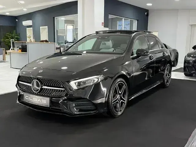 Gebraucht Mercedes A180 AMG line 116 PS (85 kW) 2018 Schwarz Limousine