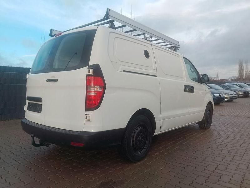 Gebraucht Hyundai H-1 110 PS (80 kW) 2011 Weiß Van / Kleinbus