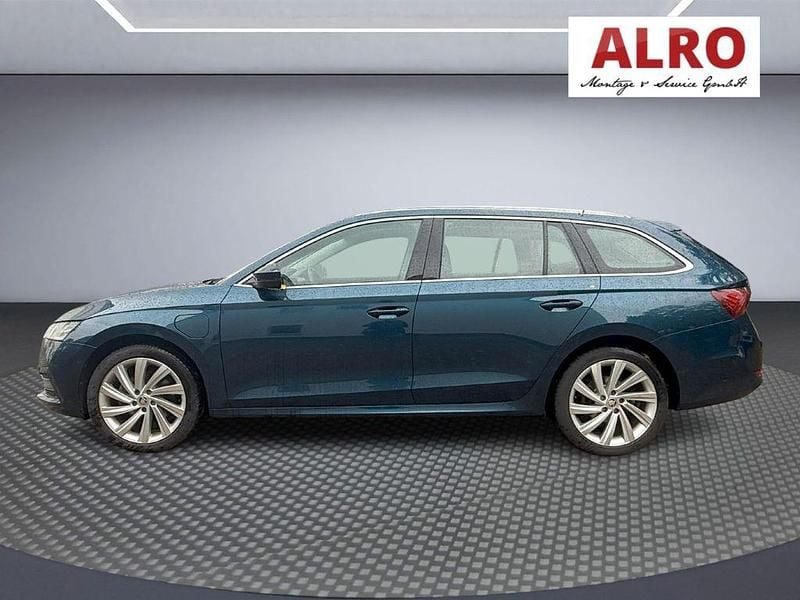 Gebraucht Skoda Octavia Style 204 PS (150 kW) 2022 Modra lava/lava blau Kombi