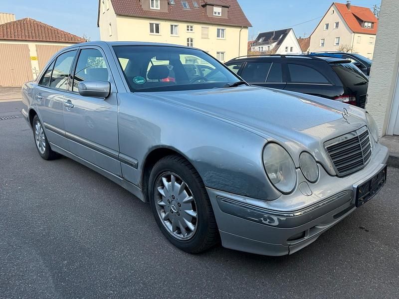 Gebraucht Mercedes E240 2000 Silber Limousine