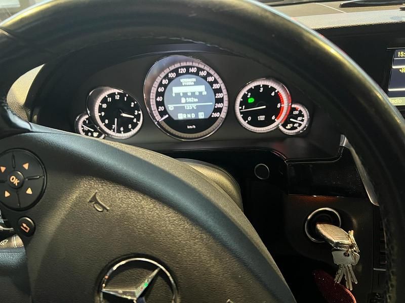 Silber Gebraucht 2010 Mercedes E250 Kombi | 8.900 € (Fairer Preis) - Bild 1/4