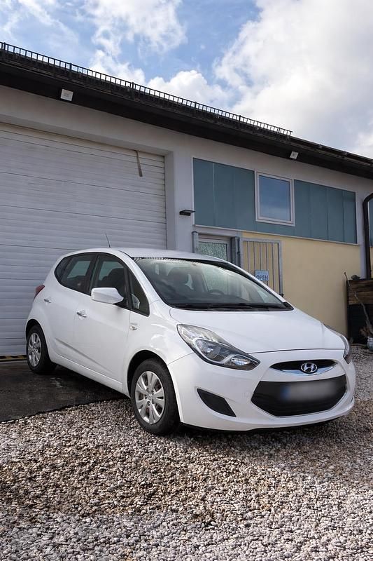 Gebraucht Hyundai ix20 90 PS (66 kW) 2013 Weiß Kleinwagen