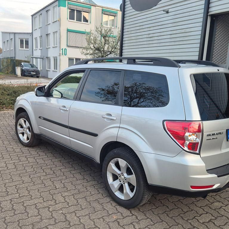 Gebraucht Subaru Forester Comfort 147 PS (108 kW) 2011 Spark silver (m) SUV