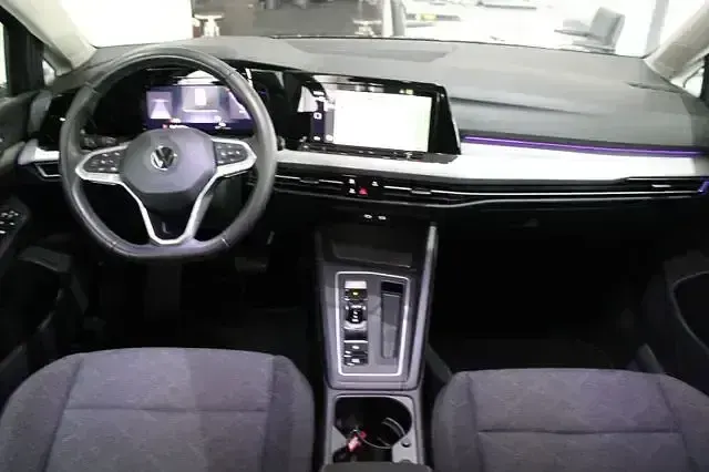Gebraucht VW Golf VIII Life 116 PS (85 kW) 2022 Uranograu Kombi