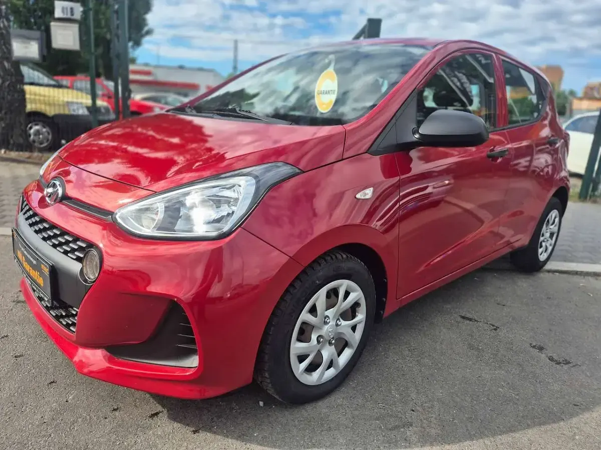 Gebraucht Hyundai i10 Classic 67 PS (49 kW) 2018 Red passion / mic Kleinwagen