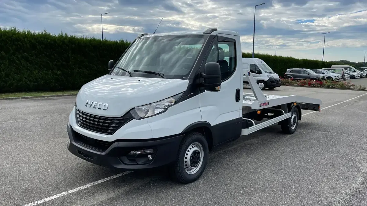 Neu Iveco Daily 156 PS (114 kW) 2025 (blanc) Van