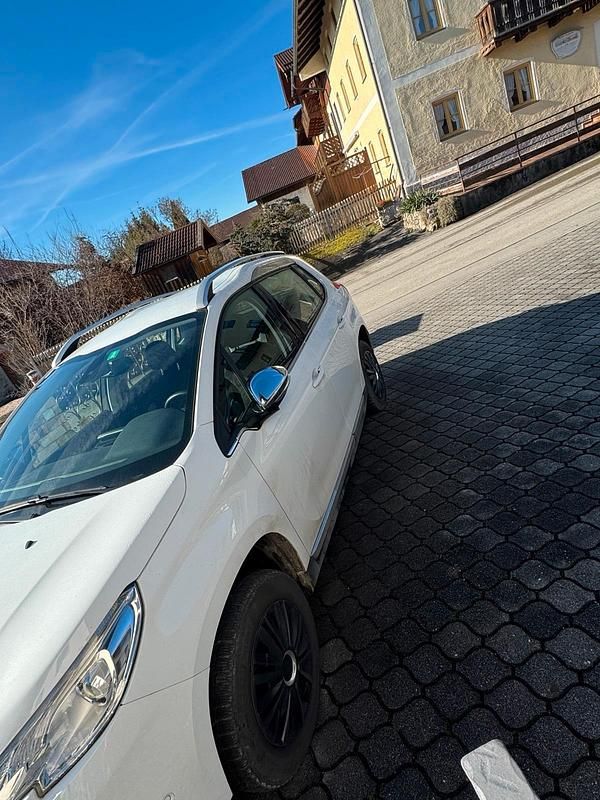 Gebraucht Peugeot 2008 82 PS (60 kW) 2014 Weiß SUV