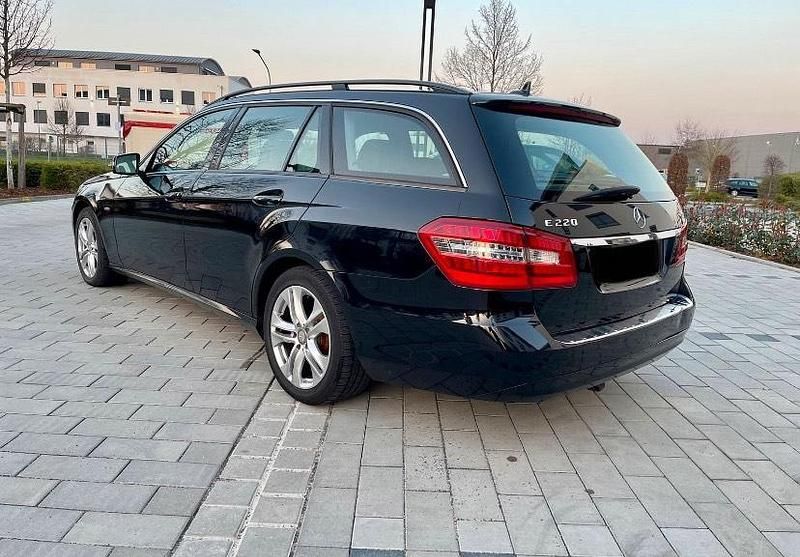 Gebraucht Mercedes E220 170 PS (125 kW) 2010 Schwarz Kombi