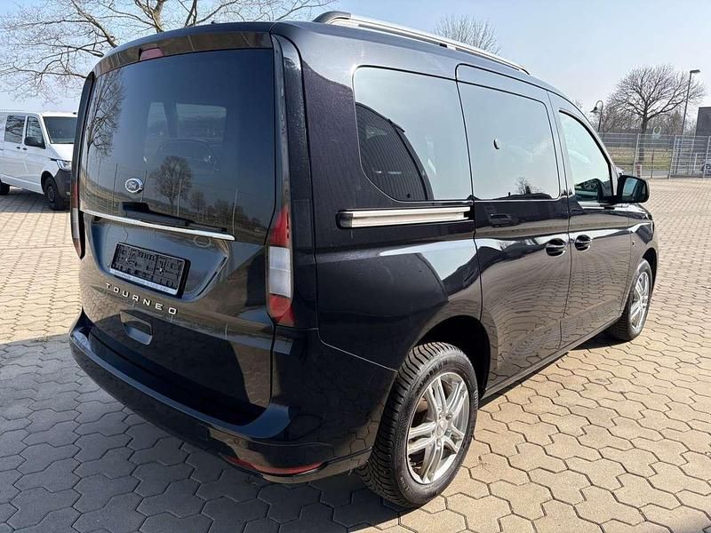 Gebraucht Ford Tourneo Titanium 122 PS (89 kW) 2024 Ink black Kombi