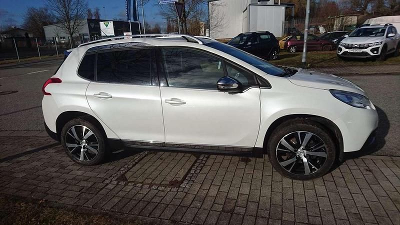 Gebraucht Peugeot 2008 Comfort 114 PS (83 kW) 2015 Weiß SUV