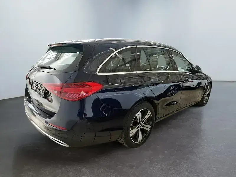 Gebraucht Mercedes C300 Avantgarde 265 PS (194 kW) 2023 Blau Limousine