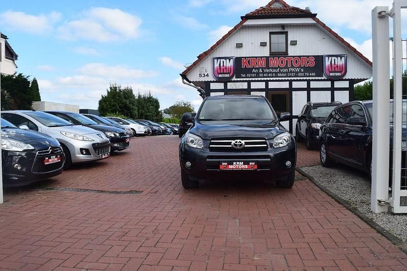 Grau Gebraucht 2007 Toyota RAV4 SUV | 5.490 € (Fairer Preis) - Bild 1/4