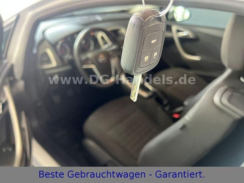 Weiß Gebraucht 2013 Opel Astra GTC Active Coupé | 7.990 € (Teuer) - Bild 1/4