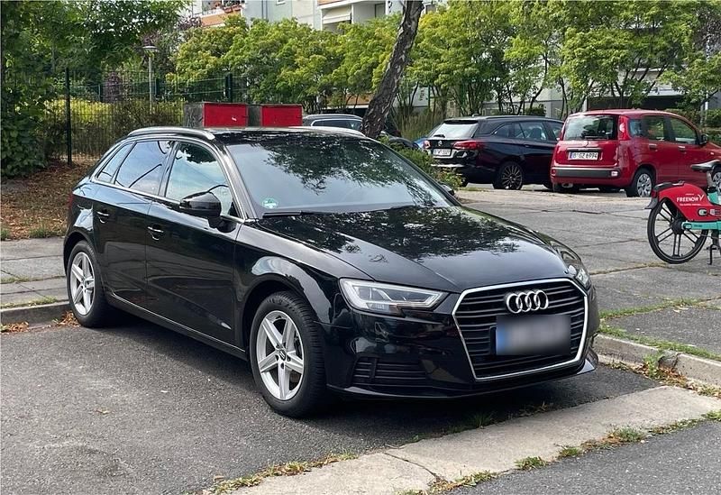 Schwarz Gebraucht 2016 Audi A3 Sportback Design Limousine | 13.400 € (Fairer Preis) - Bild 1/4