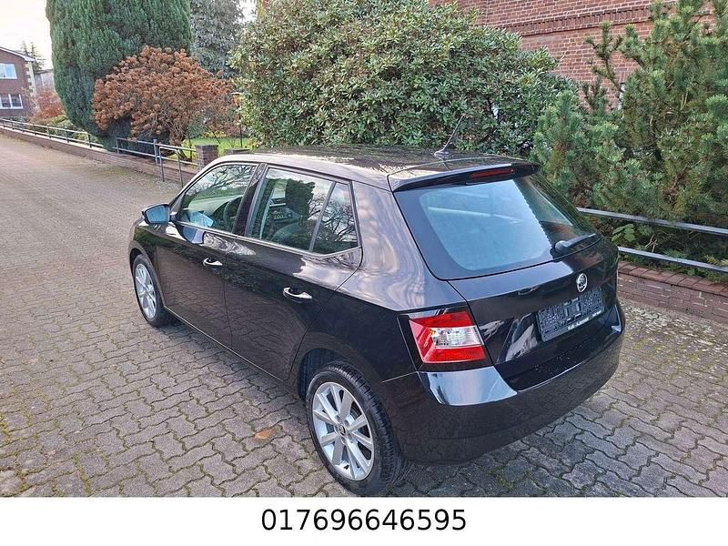 Gebraucht Skoda Fabia Ambition 60 PS (44 kW) 2015 Schwarz Kleinwagen