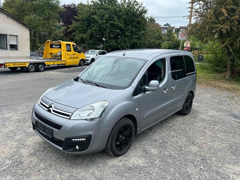 Grau Gebraucht 2016 Citroën Berlingo SELECTION Van / Kleinbus | 6.250 € (Guter Preis) - Bild 1/4