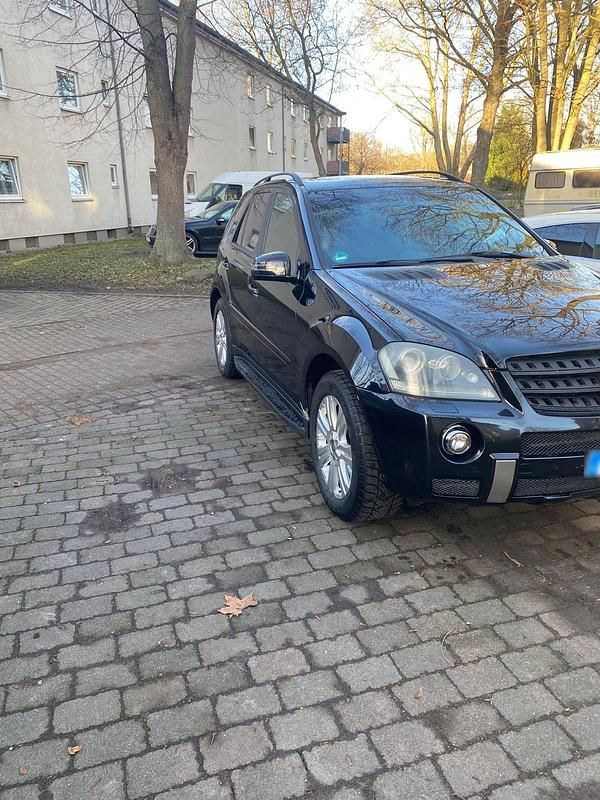 Gebraucht Mercedes ML320 246 PS (180 kW) 2006 Schwarz SUV