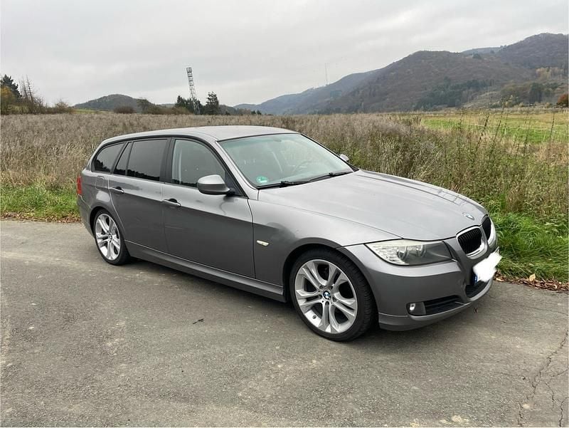 Grau Gebraucht 2009 BMW 318 Kombi | 2.500 € (Superpreis) - Bild 1/4