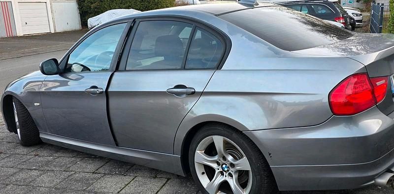 Gebraucht BMW 320 177 PS (130 kW) 2010 Limousine