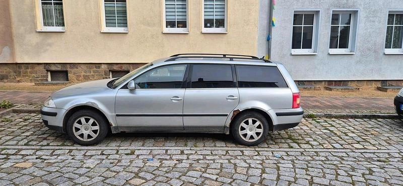 Silber Gebraucht 2006 VW Passat Kombi | 500 € (Superpreis) - Bild 1/3