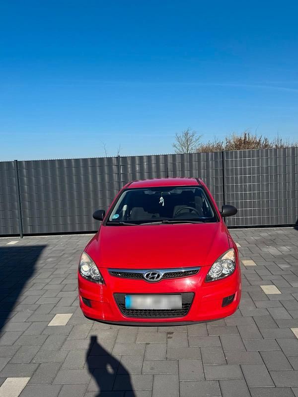 Gebraucht Hyundai i30 116 PS (85 kW) 2009 Rot Limousine