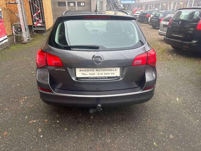 Gebraucht Opel Astra Edition 110 PS (80 kW) 2011 Karbongrau/technical grey Kombi