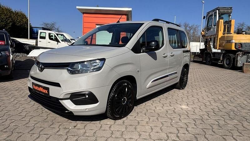 Beige Gebraucht 2022 Toyota Proace Verso City Kombi | 23.999 € (Superpreis) - Bild 1/4