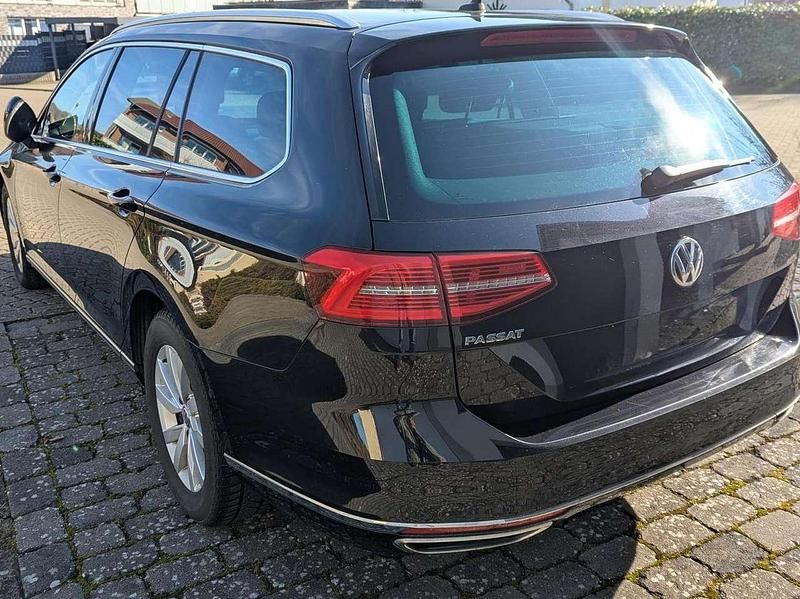 Gebraucht VW Passat Highline 190 PS (139 kW) 2018 Schwarz Kombi