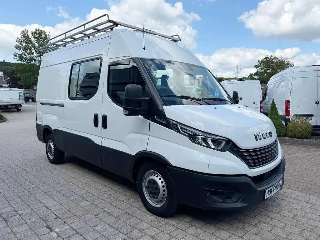 Gebraucht Iveco Daily 179 PS (131 kW) 2021 Weiß Limousine