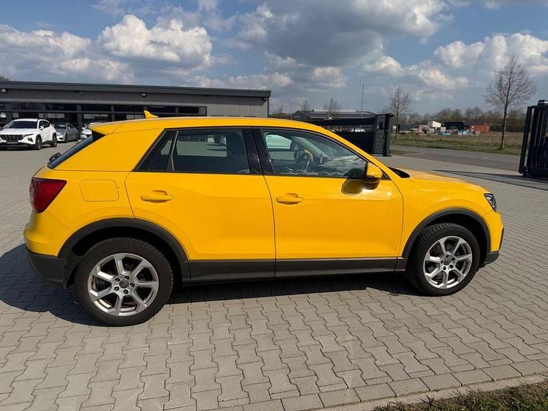 Gebraucht Audi Q2 Sport 116 PS (85 kW) 2018 Gelb SUV