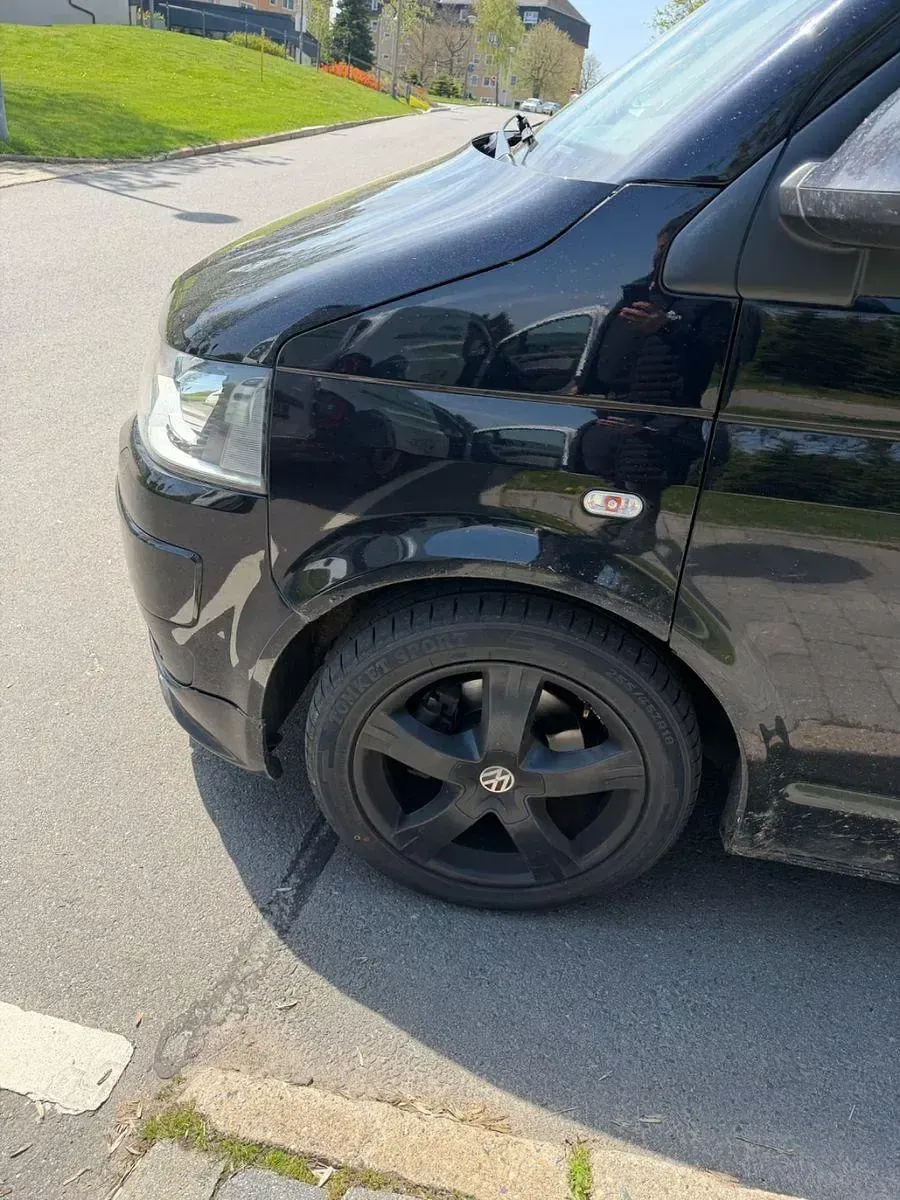 Second-hand VW Transporter 102 CP (75 kW) 2011 Negru Van