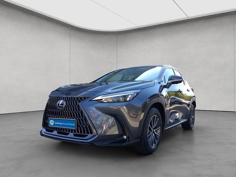 Grau Neu 2025 Lexus NX450h+ E-FOUR Executive Line SUV | 56.890 € - Bild 1/4