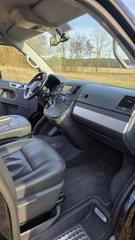 Second-hand VW Multivan 179 CP (131 kW) 2014 Negru Monovolum