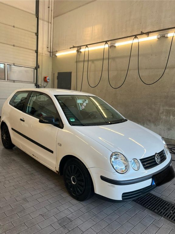 Weiß Gebraucht 2003 VW Polo Basis Limousine | 870 € (Guter Preis) - Bild 1/4