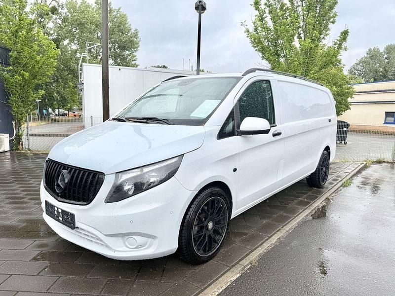 Weiß Gebraucht 2020 Mercedes Vito Van / Kleinbus | 18.995 € (Fairer Preis) - Bild 1/4