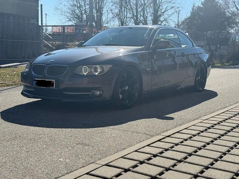 Gebraucht BMW 325 Cabriolet 204 PS (150 kW) 2011 Braun Cabrio