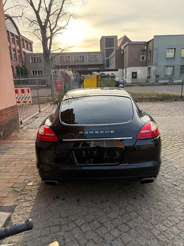 Gebraucht Porsche Panamera 299 PS (219 kW) 2011 Schwarz Kleinwagen
