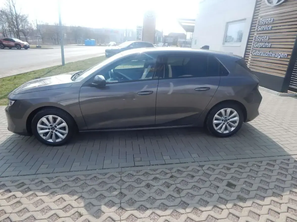 Gebraucht Opel Astra Elegance 131 PS (96 kW) 2024 Grau/typ aussenverkleidung met Kleinwagen