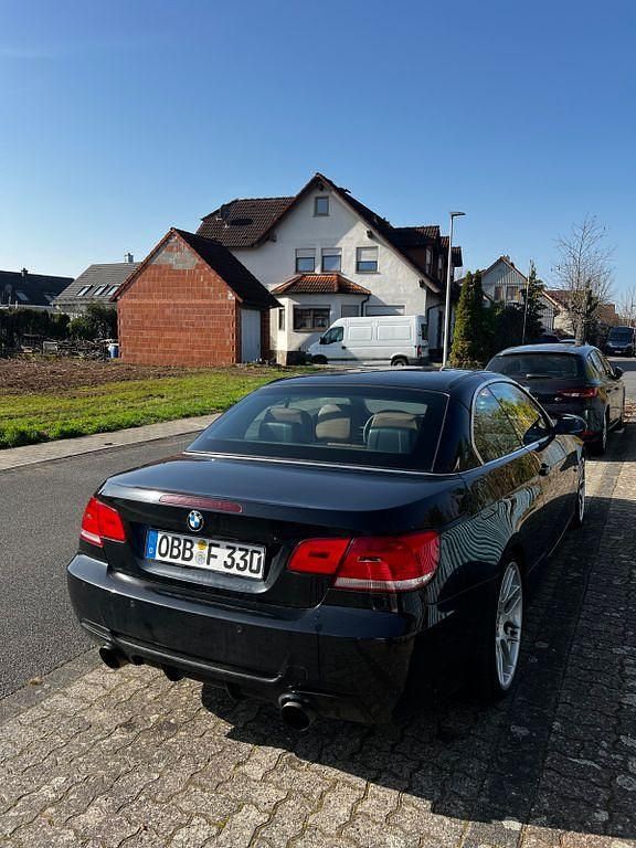 Gebraucht BMW 330 Cabriolet 278 PS (204 kW) 2007 Schwarz Cabrio