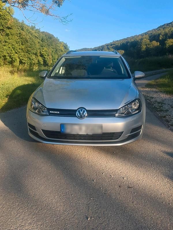 Silber Gebraucht 2017 VW Golf VII Kombi | 10.650 € (Guter Preis) - Bild 1/4