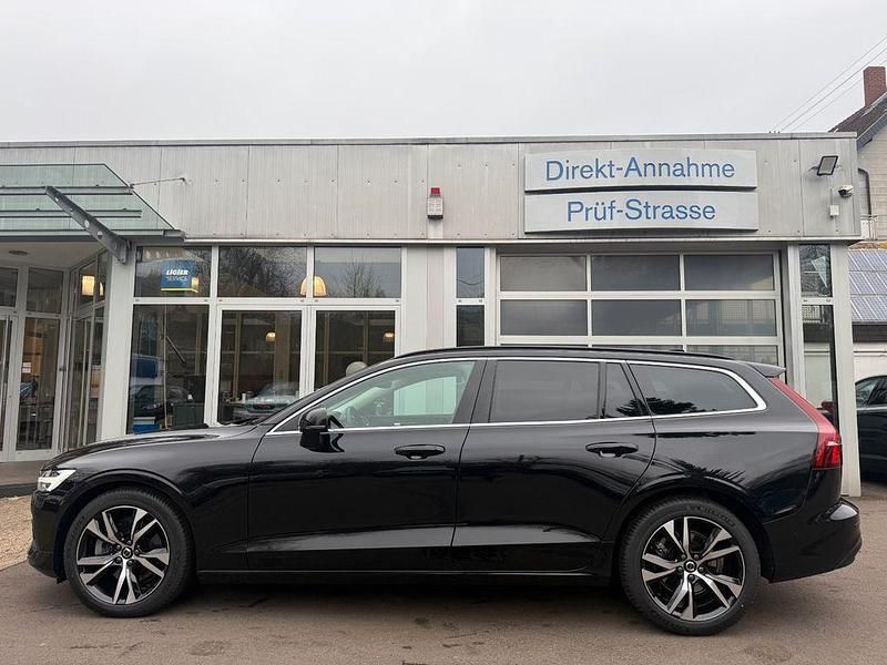 Gebraucht Volvo V60 Core 197 PS (144 kW) 2025 Schwarz Kombi