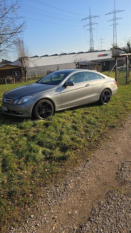 Grau Gebraucht 2010 Mercedes C250 Coupé | 11.500 € - Bild 1/4
